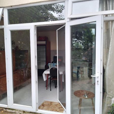 Merabi And Neli Guest House Makhinjauri Εξωτερικό φωτογραφία