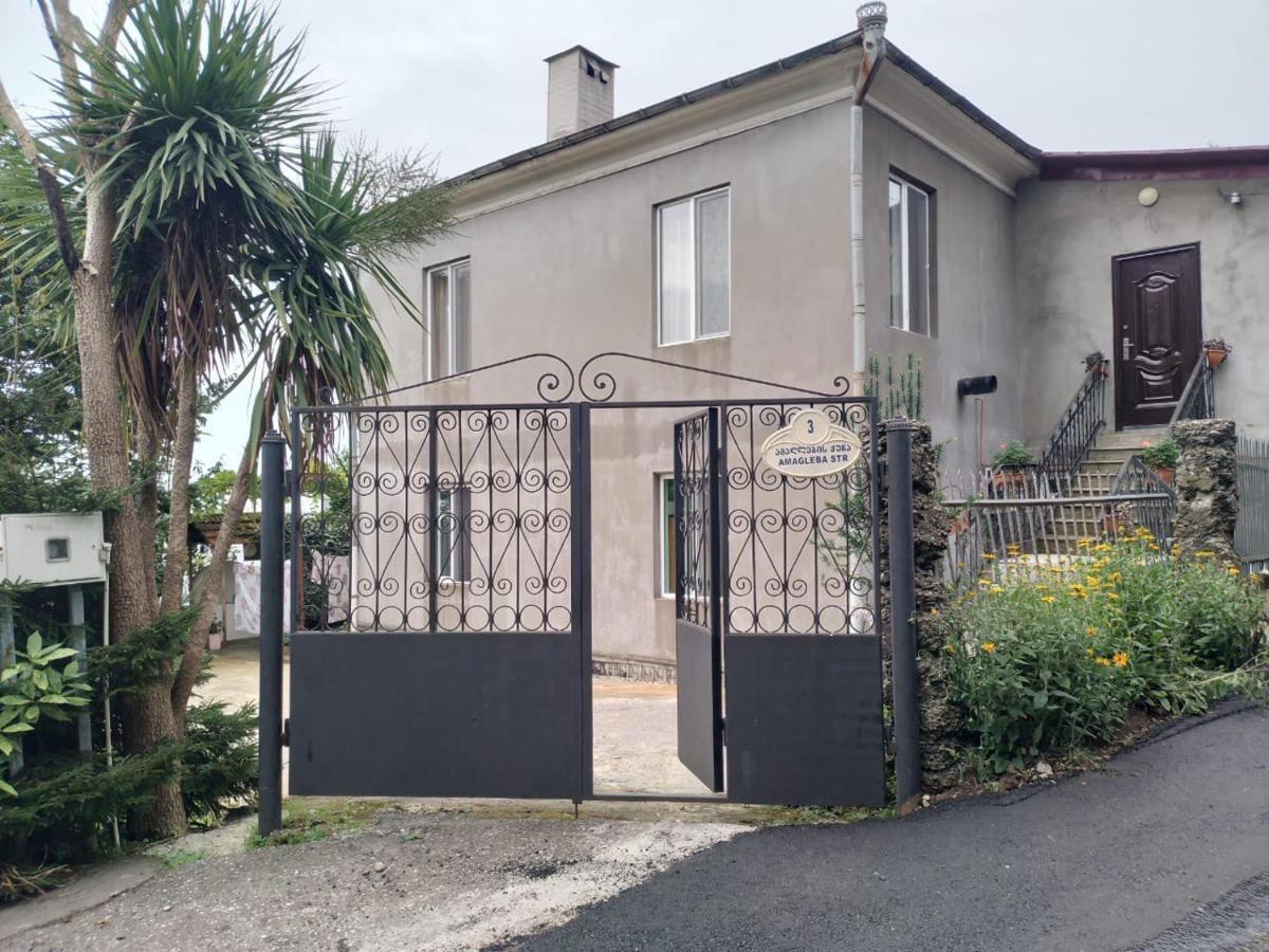 Merabi And Neli Guest House Makhinjauri Εξωτερικό φωτογραφία