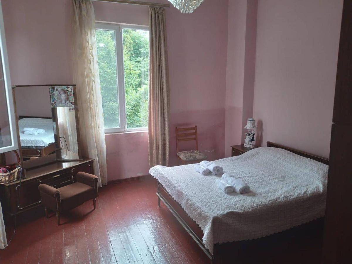 Merabi And Neli Guest House Makhinjauri Εξωτερικό φωτογραφία