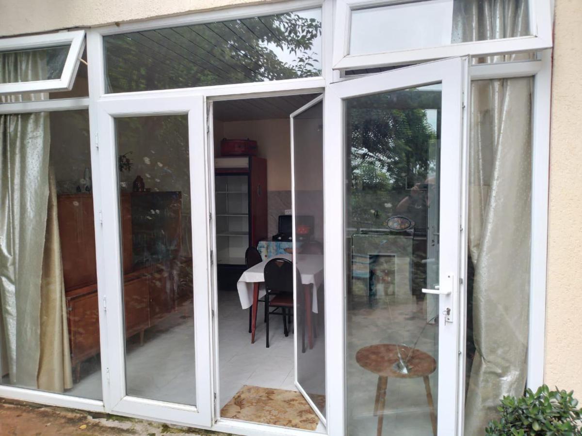 Merabi And Neli Guest House Makhinjauri Εξωτερικό φωτογραφία