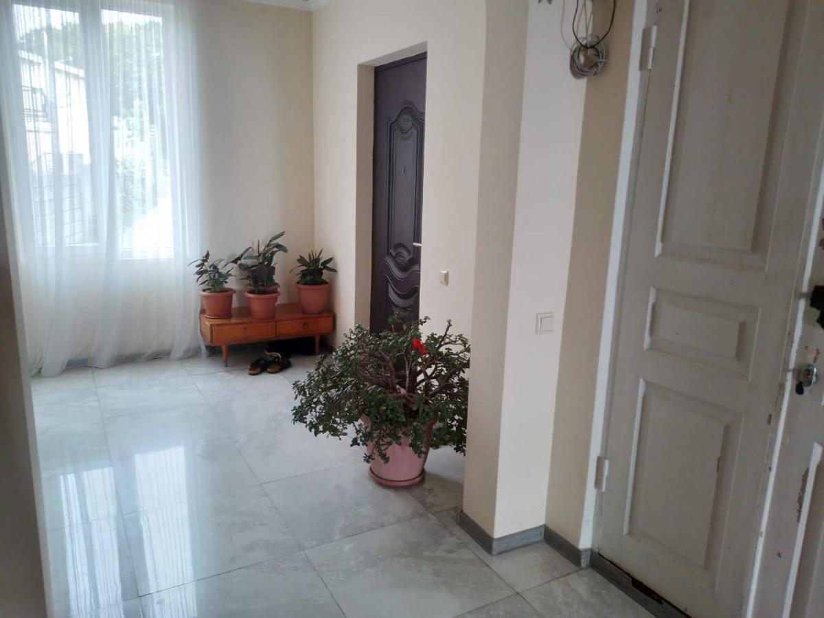 Merabi And Neli Guest House Makhinjauri Εξωτερικό φωτογραφία