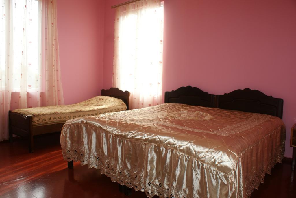 Merabi And Neli Guest House Makhinjauri Δωμάτιο φωτογραφία