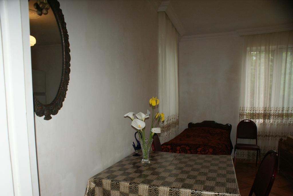 Merabi And Neli Guest House Makhinjauri Εξωτερικό φωτογραφία