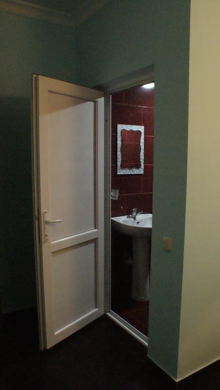 Merabi And Neli Guest House Makhinjauri Εξωτερικό φωτογραφία