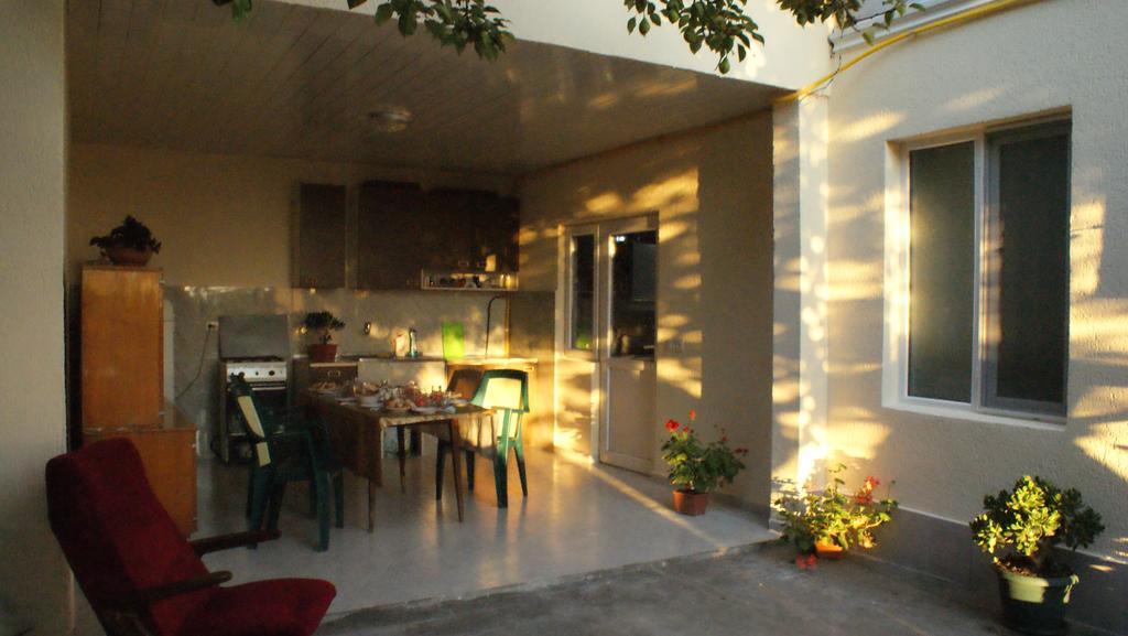 Merabi And Neli Guest House Makhinjauri Εξωτερικό φωτογραφία
