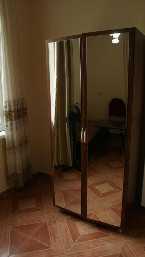 Merabi And Neli Guest House Makhinjauri Εξωτερικό φωτογραφία