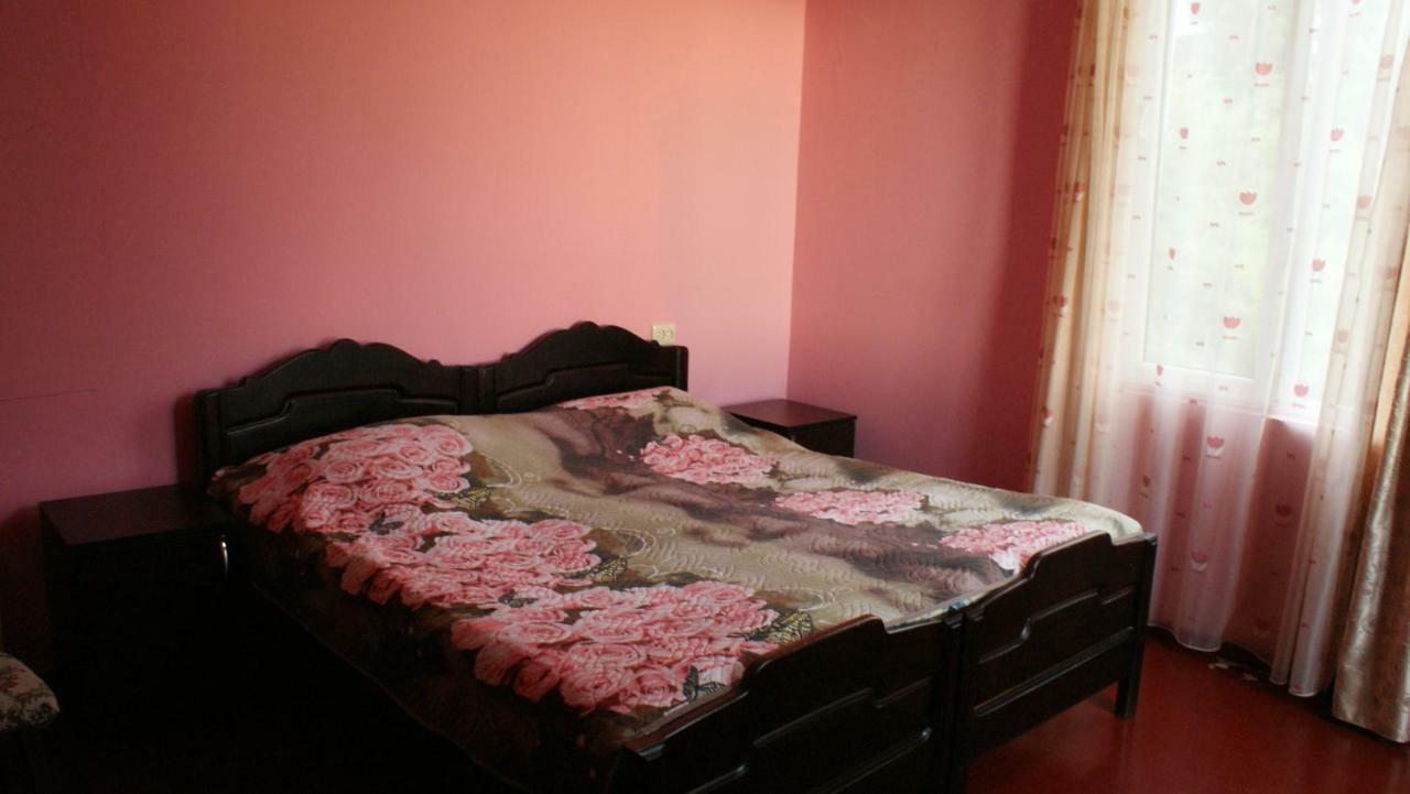 Merabi And Neli Guest House Makhinjauri Εξωτερικό φωτογραφία